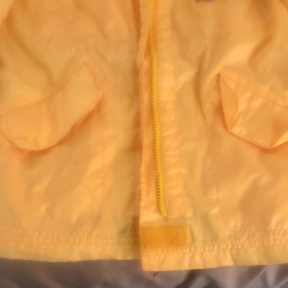 Child’s raincoat - Picture 7 of 9